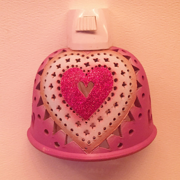 Half round night light red sparkle heart, surrounded with white, on hot pink