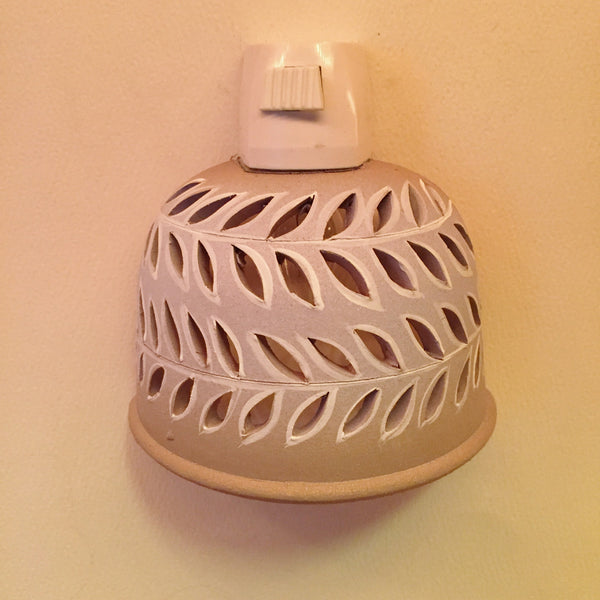 Half round night light double leaf garland on beige