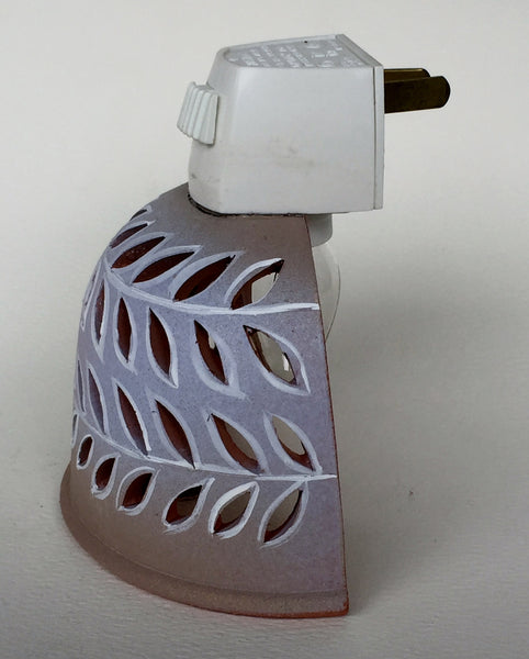 Half round night light double leaf garland on beige